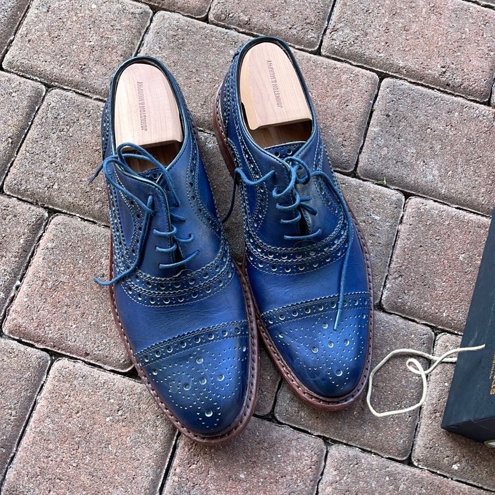 Johnson Murphy blue wing tip size 9. Good shap